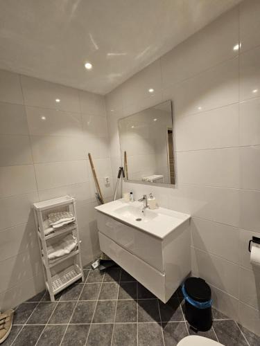 Laksevag Apartment | 6-Bedroom Apartment with Scenic Views