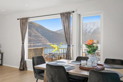 Sogndal House | 6 bedroom house with great view