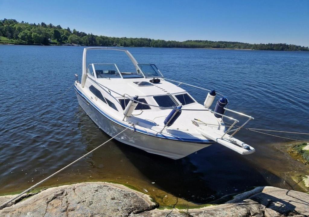 Appelviken Boat Rental | 6 coops American big boat near the subway