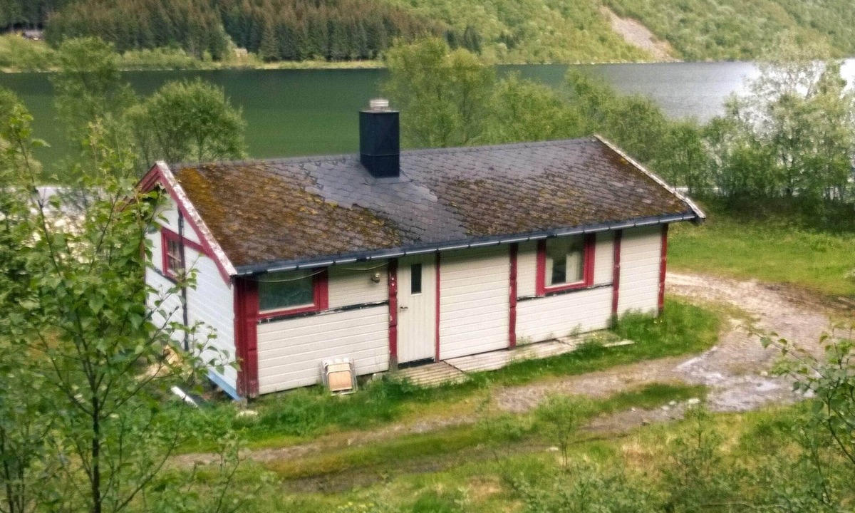 Meloy House | 6 person holiday home in Engavågen