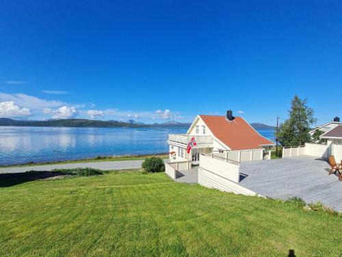 Lenvik House | 6 person holiday home in Finnsnes-By Traum