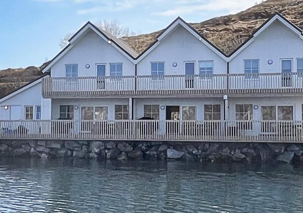 Dyrvik House | 6 person holiday home in Kverva