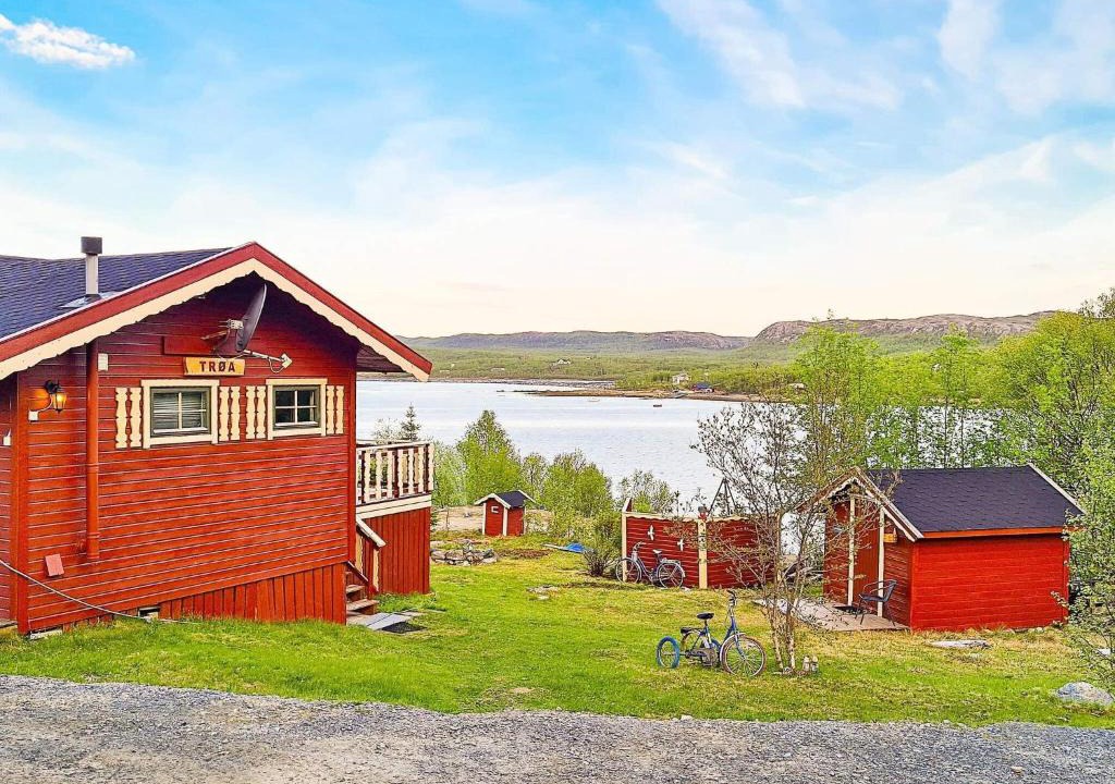 South Varanger House | 6 person holiday home in Jarfjord