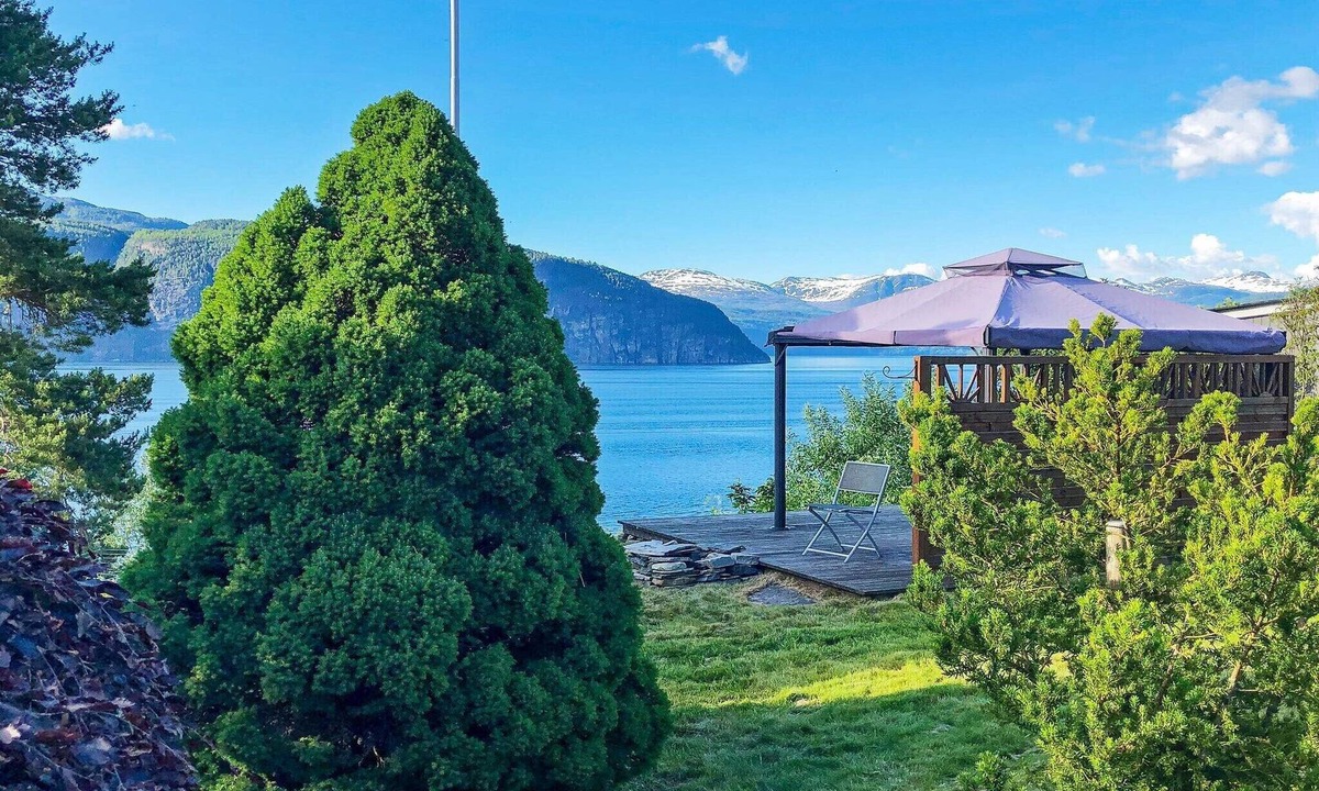 Stryn House | 6 person holiday home in Utvik