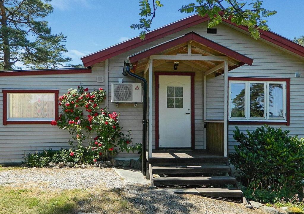 Hakenaset House | 6 person holiday home in HAKEN SET