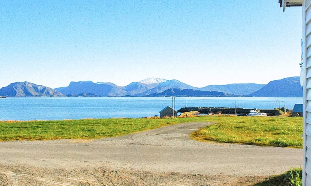 Haram House | 6 person holiday home in Fjørtoft