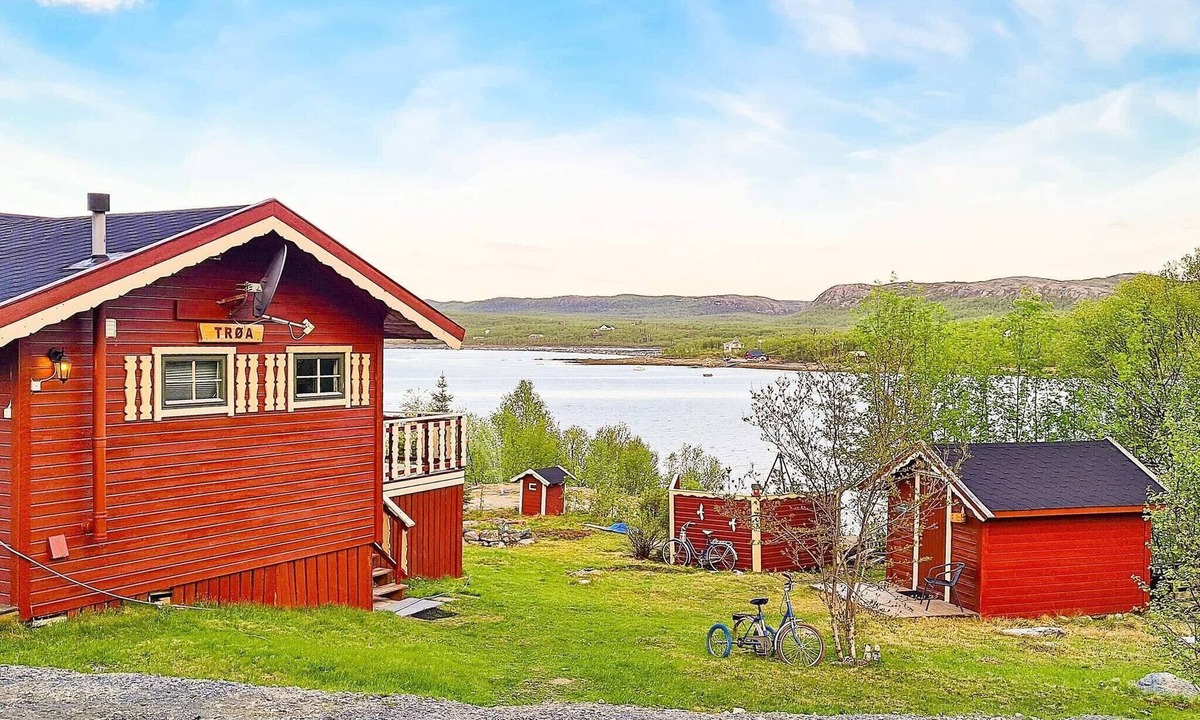 South Varanger House | 6 person holiday home in Jarfjord