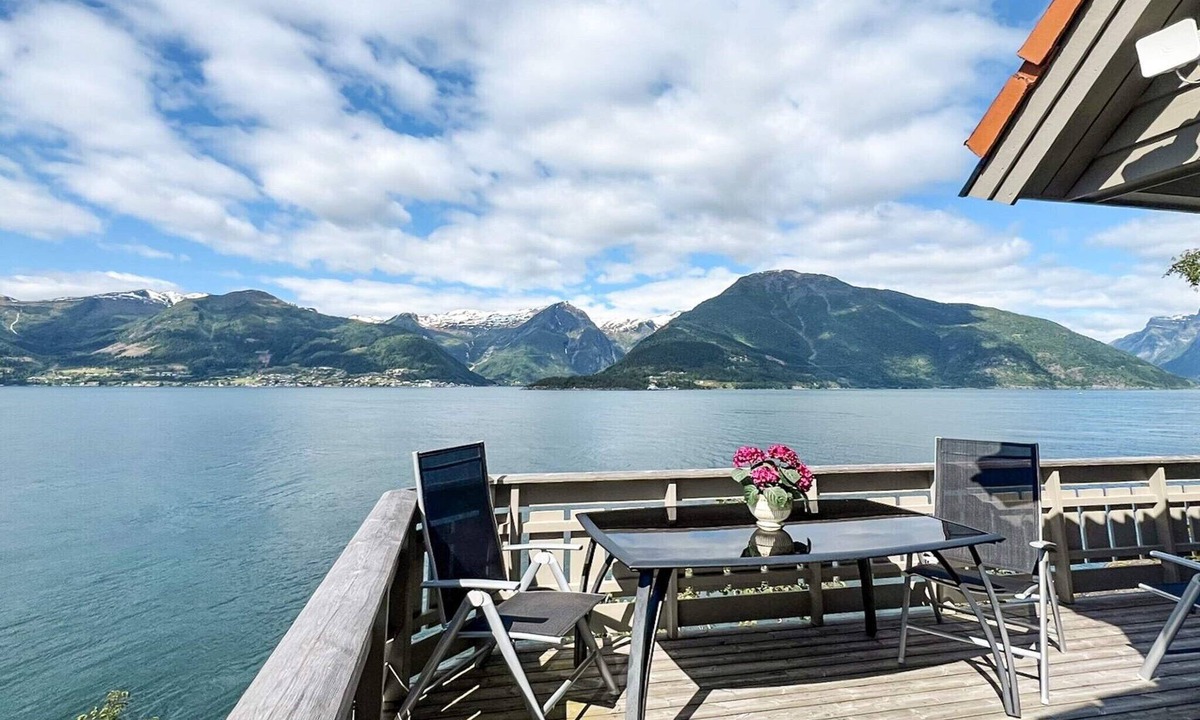 Leikanger House | 6 person holiday home in Leikanger