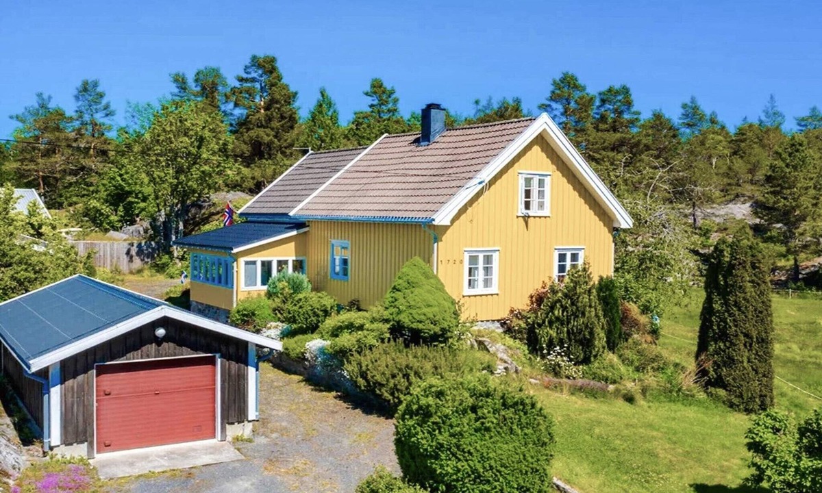 Risor House | 6 person holiday home in Søndeled