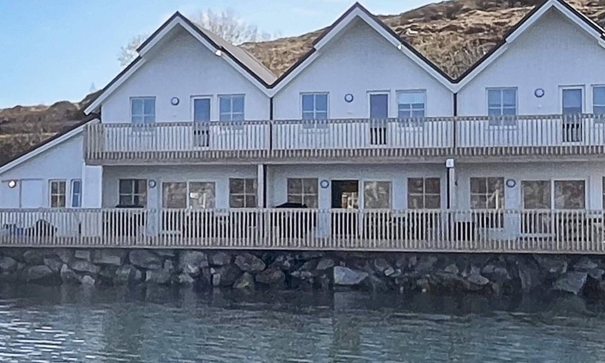 Dyrvik House | 6 person holiday home in Kverva