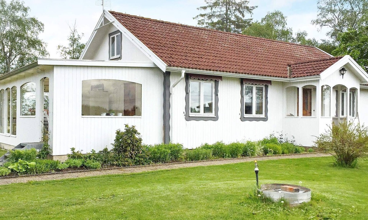 Vara Municipality House | 7 person holiday home in VARA-By Traum