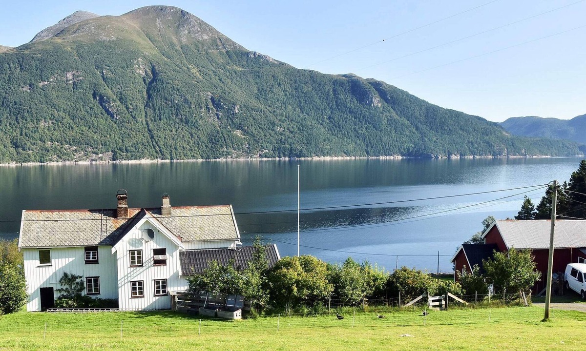 Halsa Municipality House | 7 person holiday home in VÅGLAND