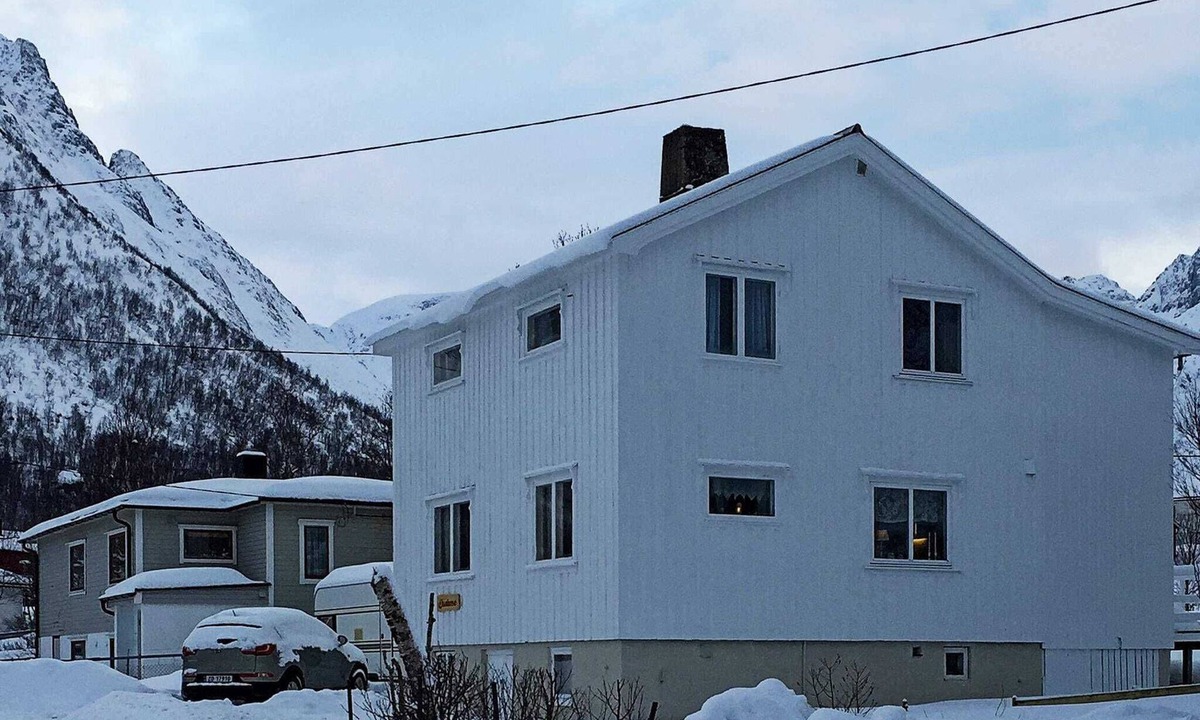 Mefjordvær House | 8 person holiday home in Senjahopen