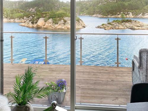 Bomlo House | 8 person holiday home in Urangsvåg