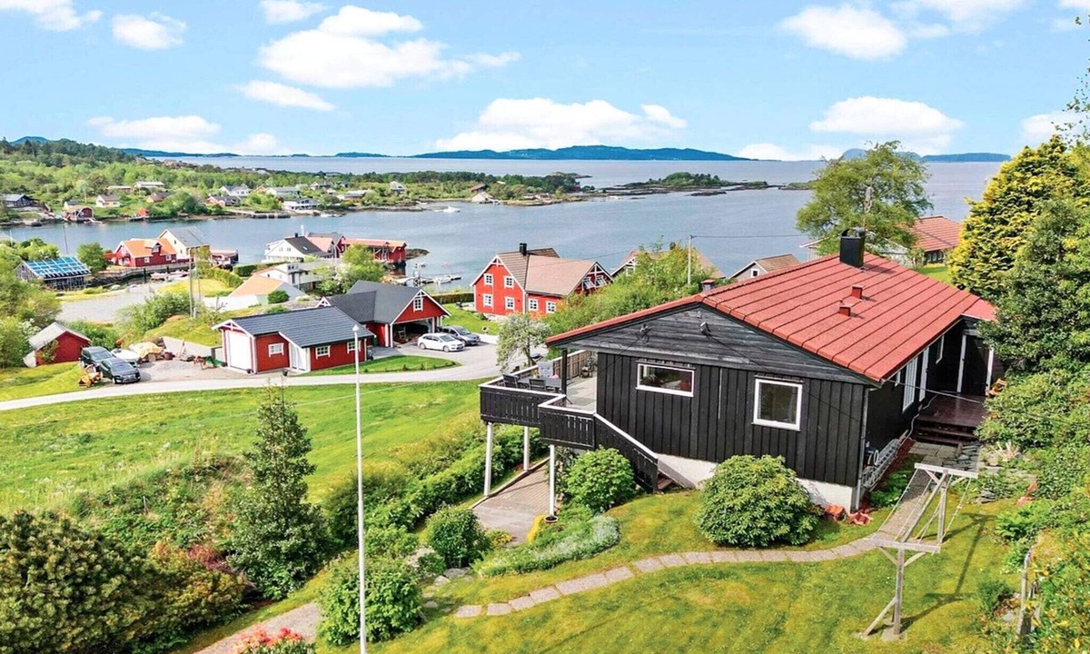Stavang House | 8 person holiday home in Stavang