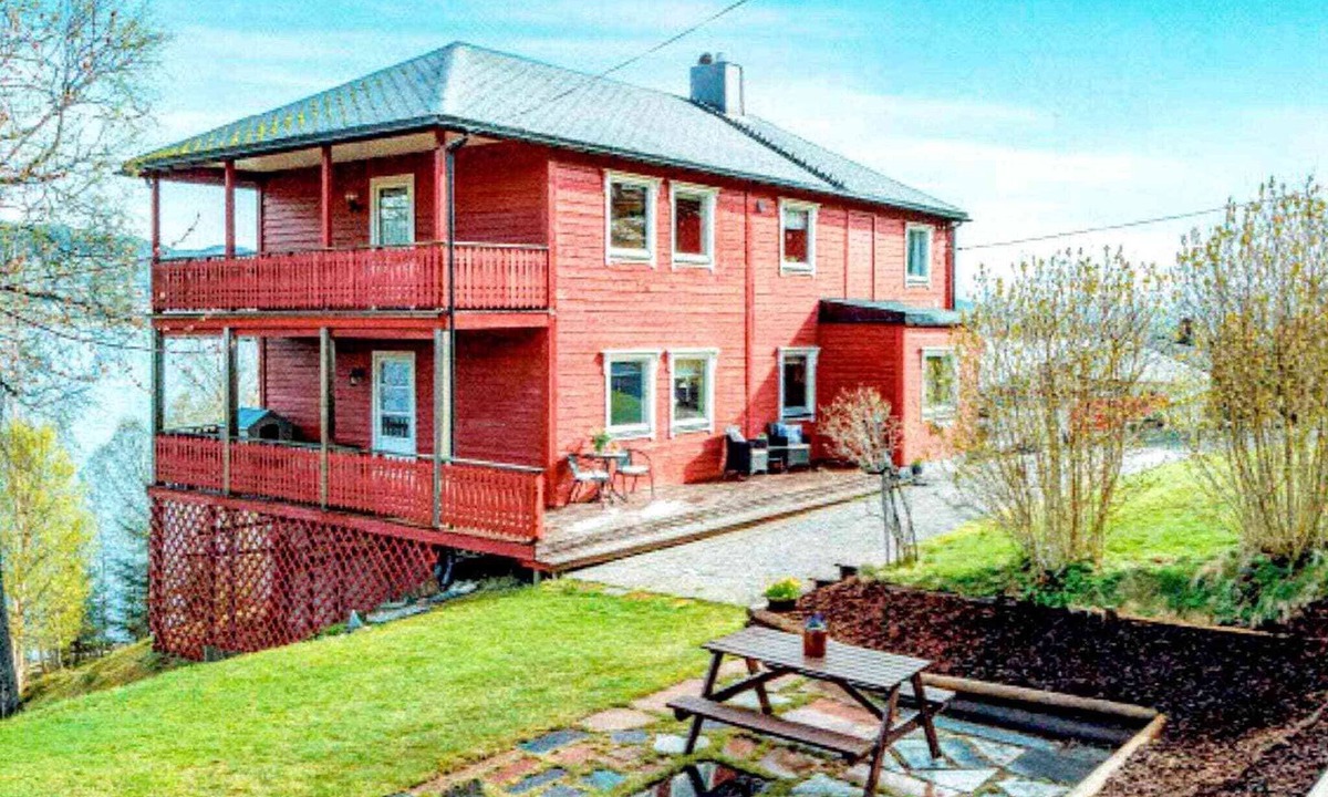 Gjemnes Municipality House | 9 person holiday home in Kortgarden