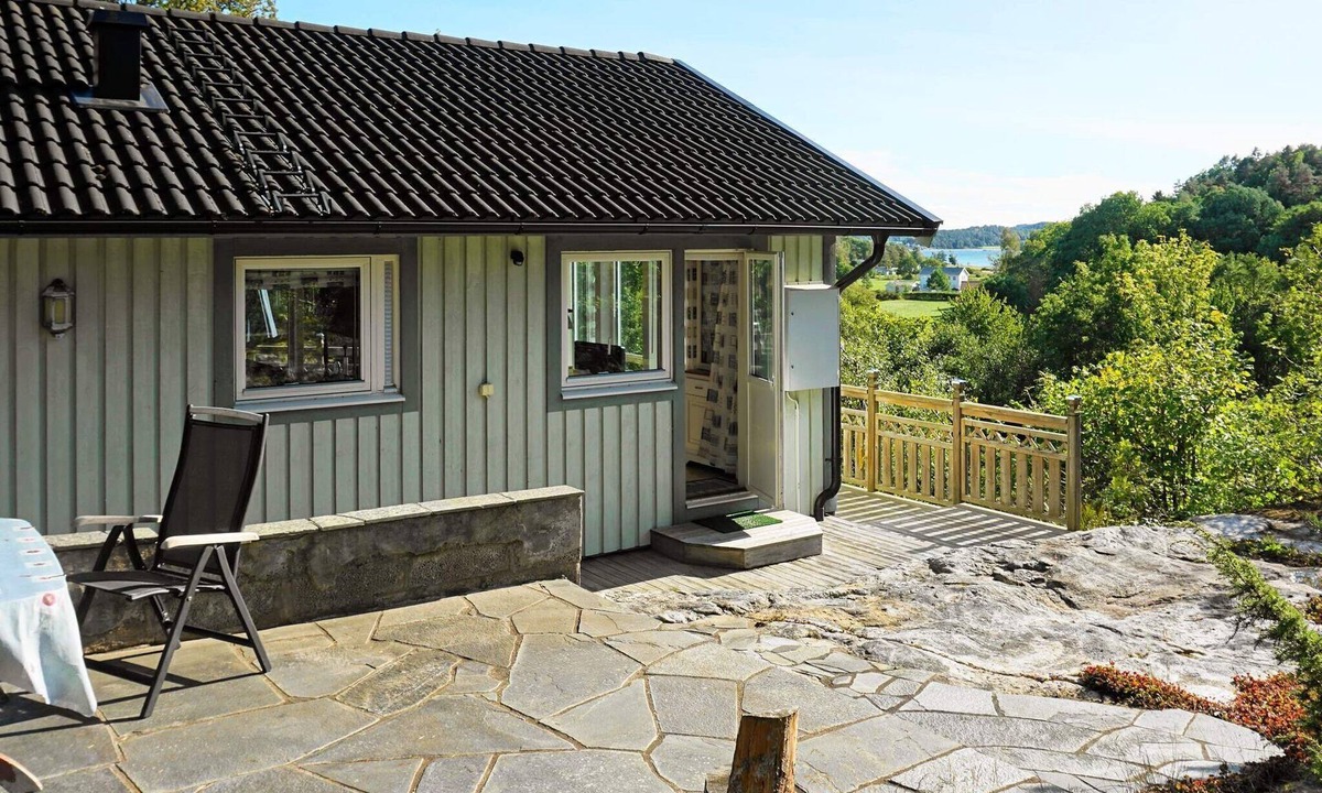 Vastra Gotaland House | 9 person holiday home in ASKERÖARNA