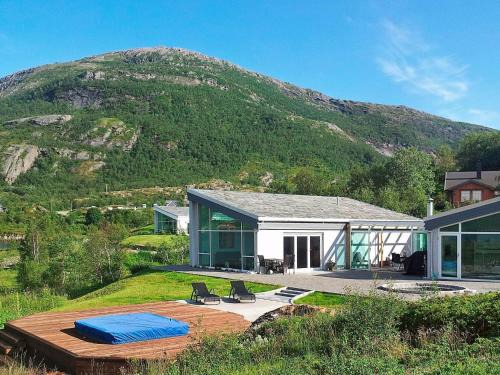 Inndyr House | 9 person holiday home in Inndyr