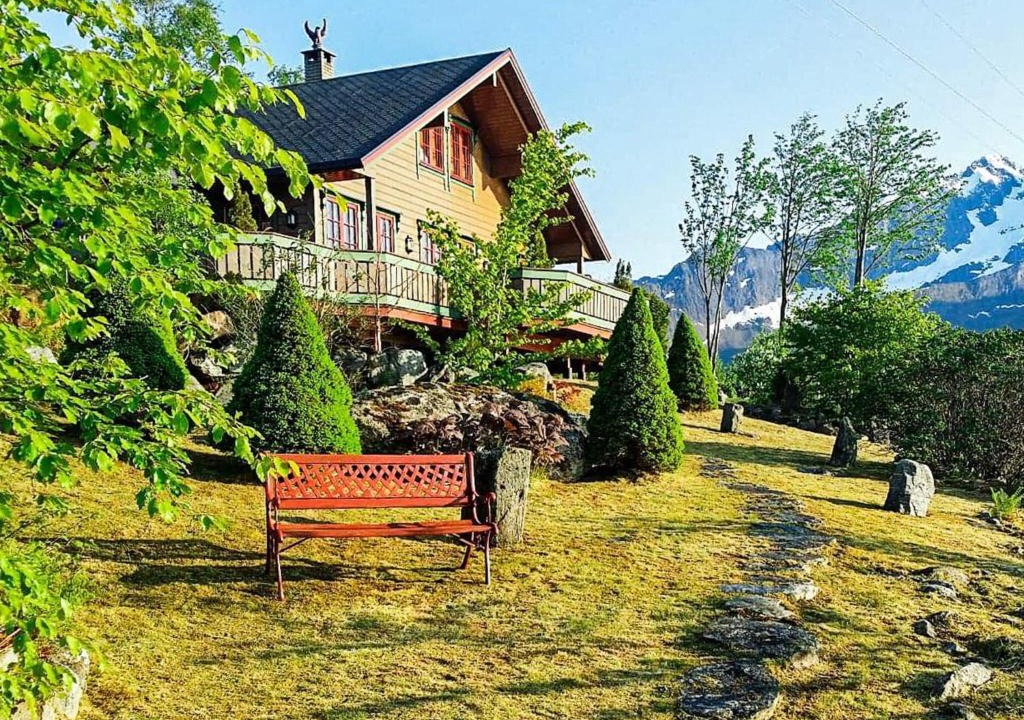 Hundeidvik House | 9 person holiday home in HUNDEIDVIK-By Traum