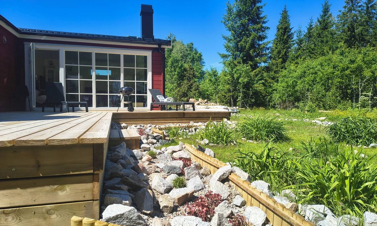 Lenhovda House | A beautiful new house by the lake with no hidden costs, featuring a wallbox and a sauna.