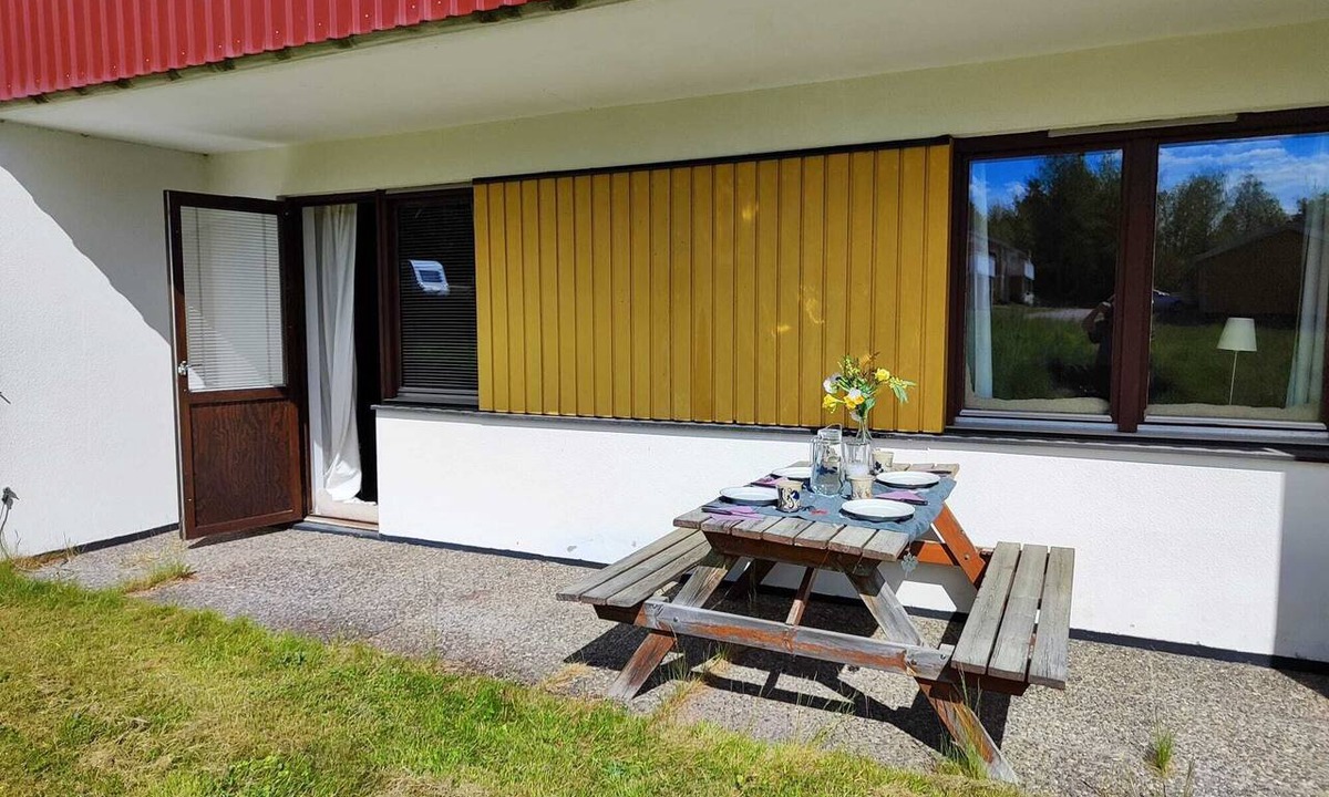 Paulistrom Apartment | A bright and quiet 60-square-meter vacation rental near Lake Ramsen (no TV or Wi-Fi), perfect for swimming