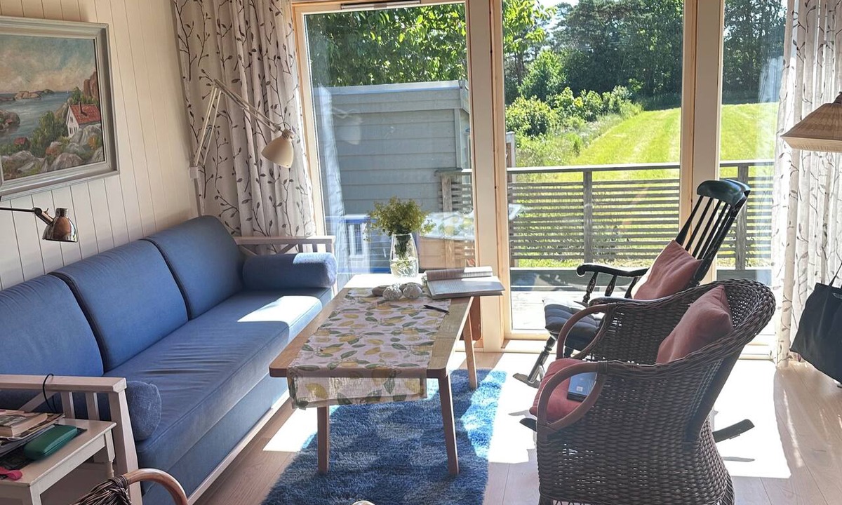Arendal Cabin | A large cabin on the outskirts of Tromøya, with Raet National Park as its closest neighbor.