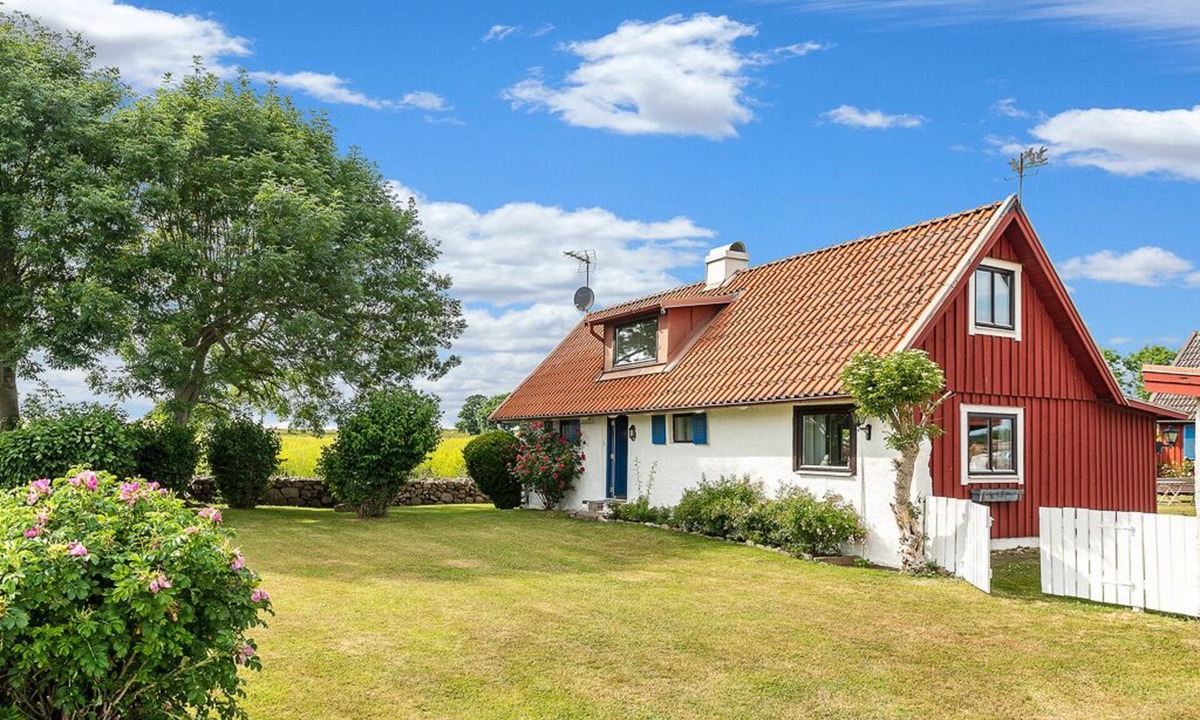 Lervik House | A typical, comfortable summer home 800 m from the sea