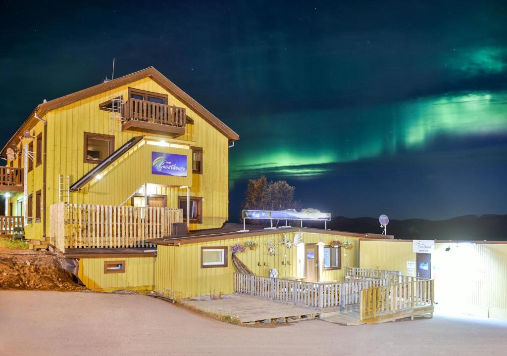 Abisko House | Abisko Guesthouse & Activities