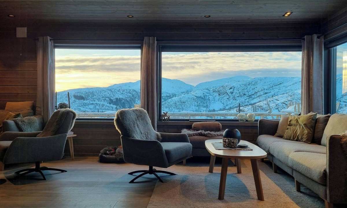 Vaksdal Municipality House | Accessible cabin with views by Lake Bergevann