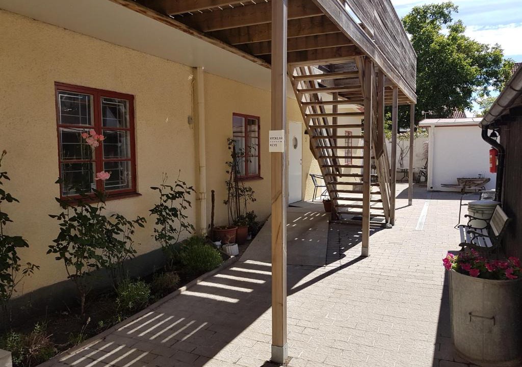 Innerstaden Apartment | Adelsgatan 36 lägenhetshotell, Gotland Living and Meeting