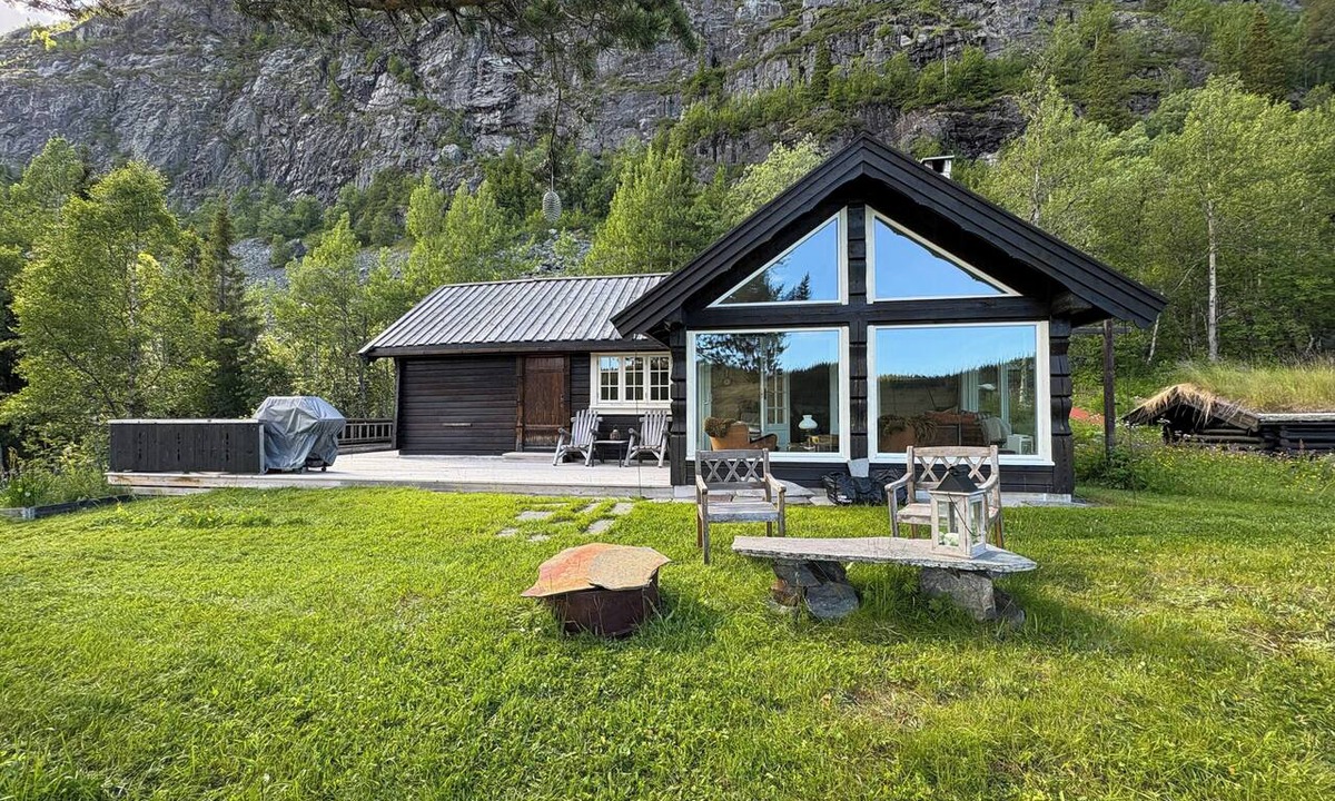 Sor-Aurdal House | Adventure cabin with canoe, bike & hikes