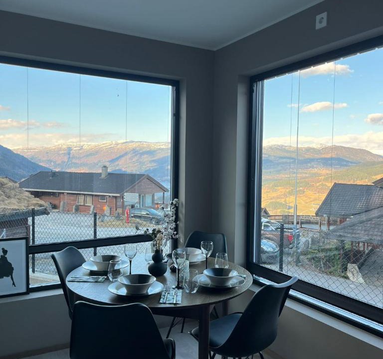 Skulestad Apartment | Affordable Luxury Apartment - River Views - Resort