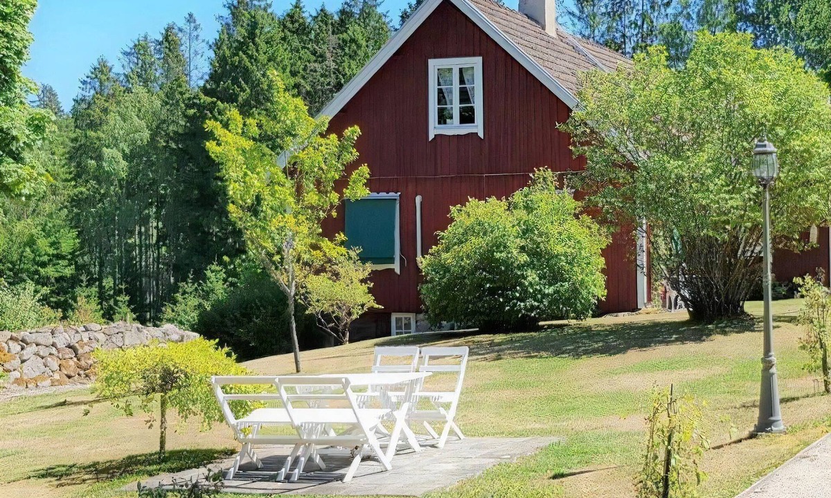 Vittsjo House | Affordable, romantic!