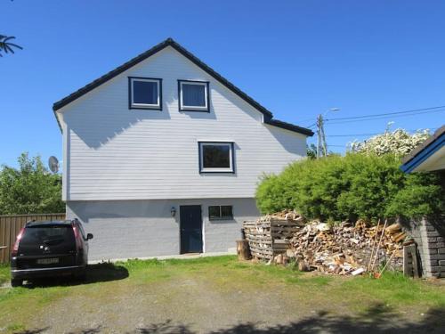 Vigra House | Airbnb and Booking at Postvegen 95