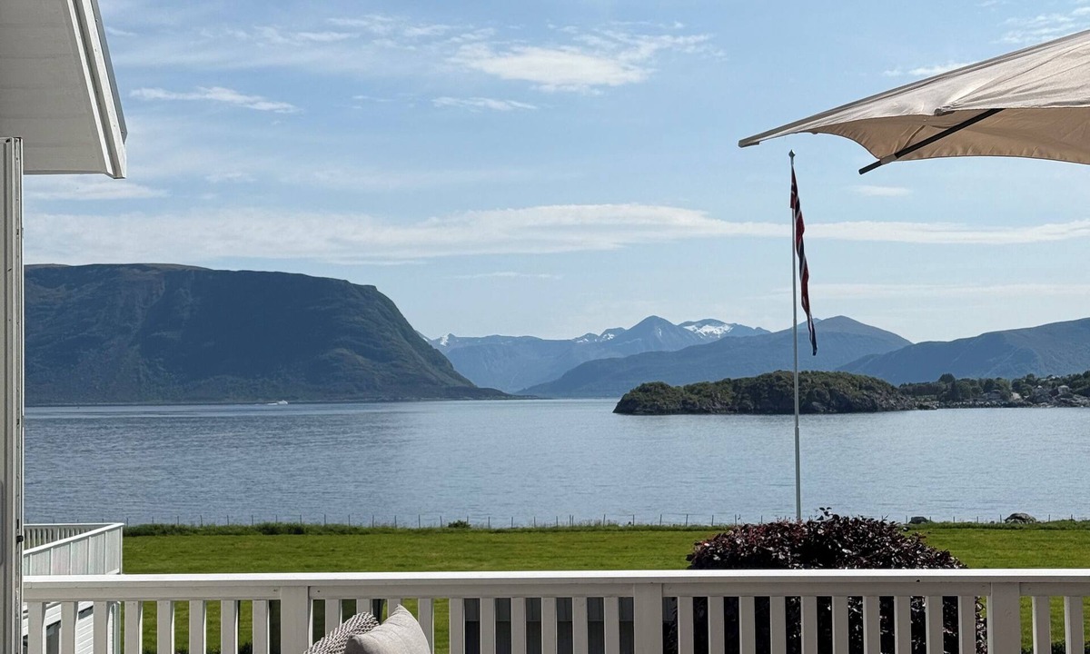 Giske House | Ålesund: Cozy seaside house in Giske/Norway-panoramic view. Beautiful scenery