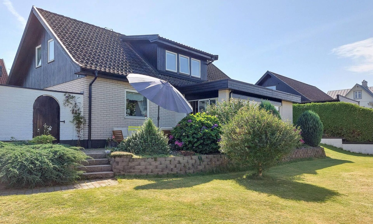 Forslov House | Amazing home in Förslöv with WiFi