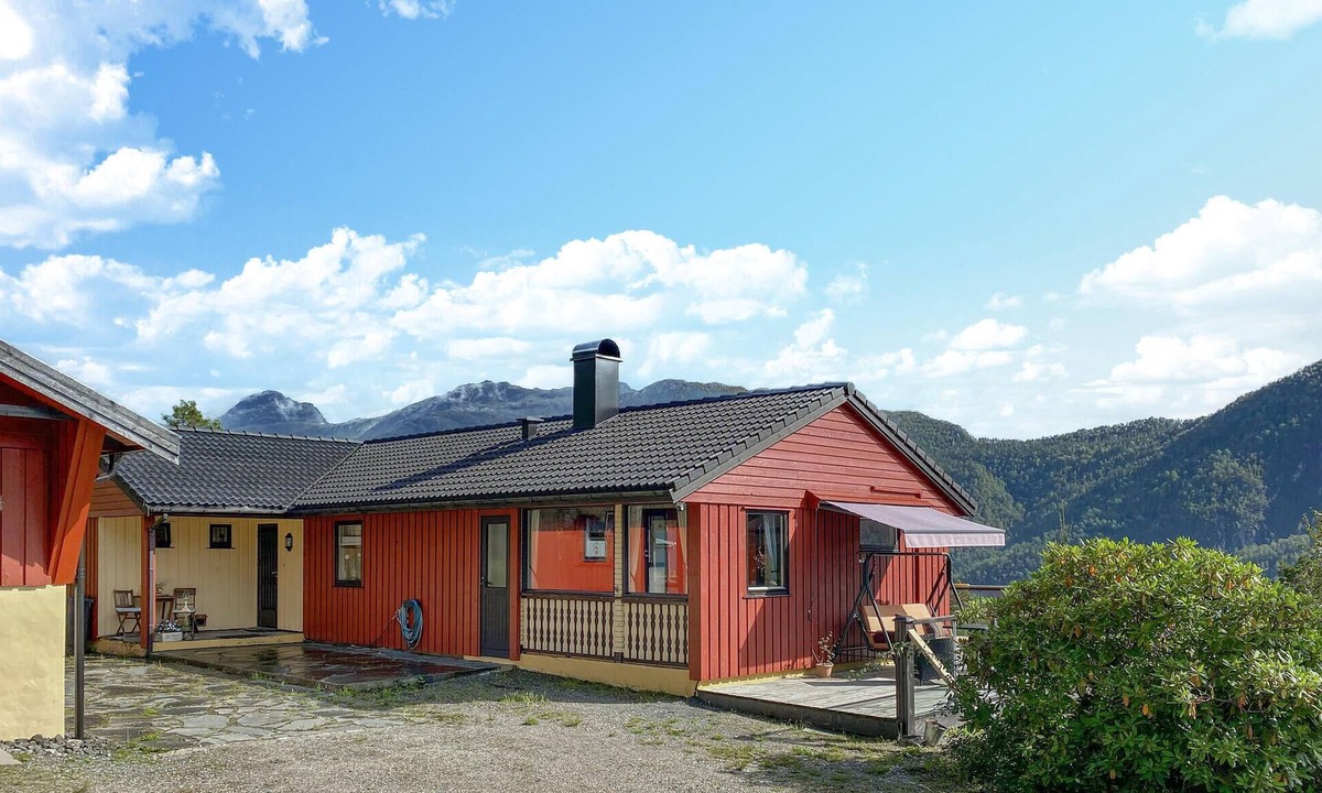 Flora House | Amazing home in Florø with WiFi