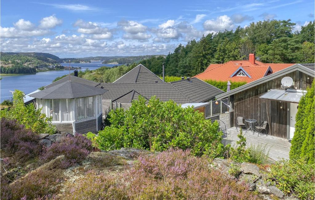 Henan House | Amazing Home In Henån With Wifi