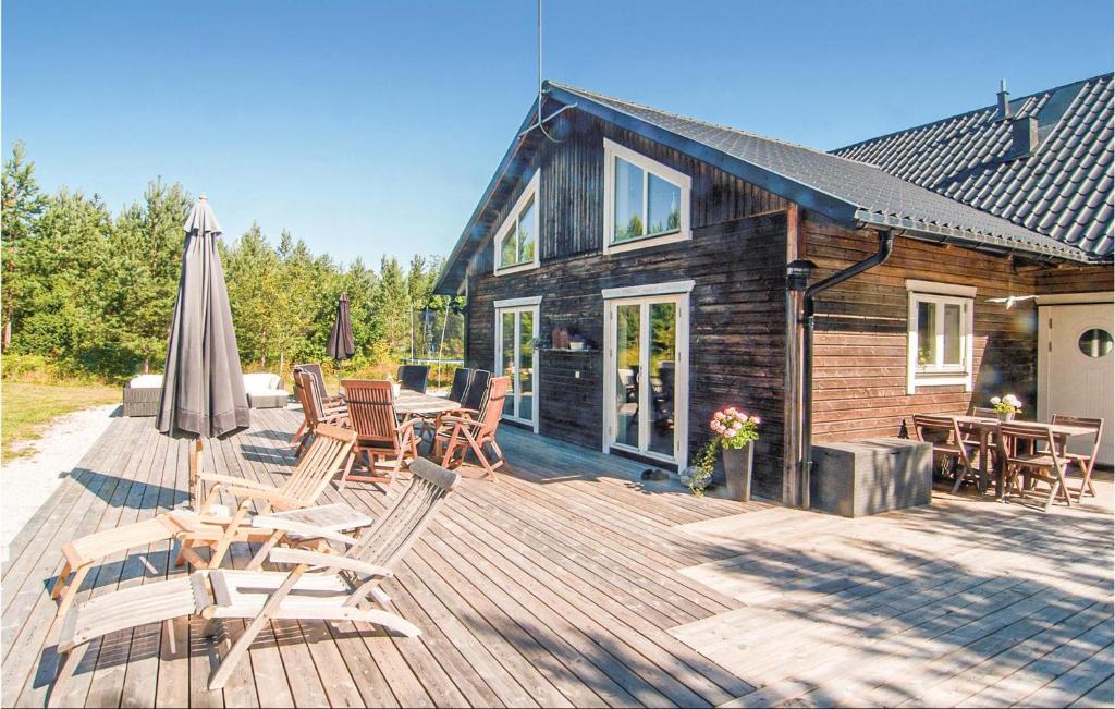 Larbro House | Amazing Home In Lärbro With Kitchen