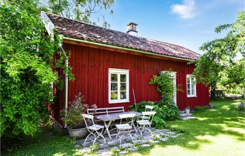 Lidkoping House | Amazing Home In Lidköping With Kitchen