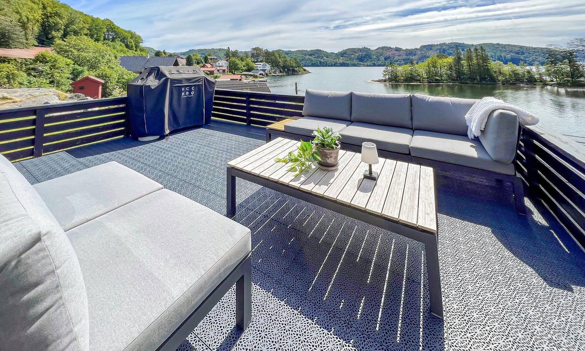 Lyngdal House | Amazing home in Lyngdal with house sea view