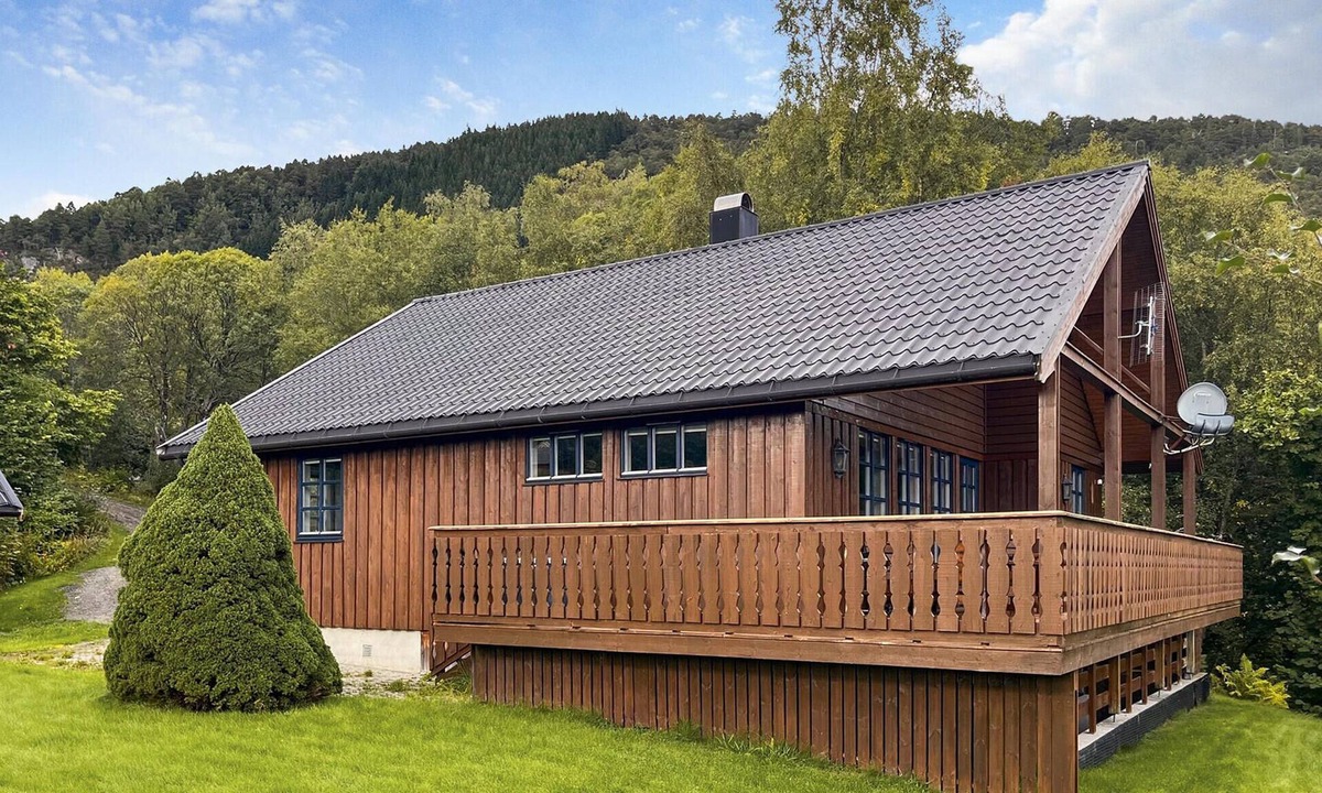 Midsund House | Amazing home in Midsund with WiFi