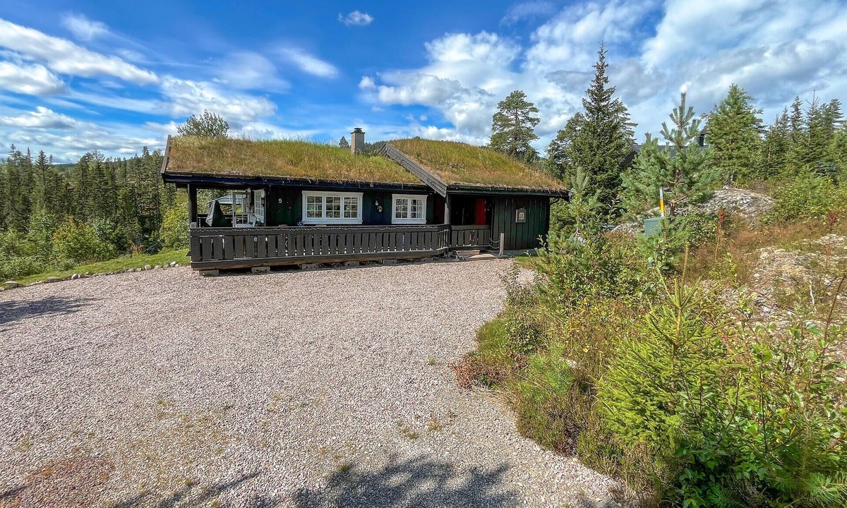 Amot House | Amazing home in Rena with sauna