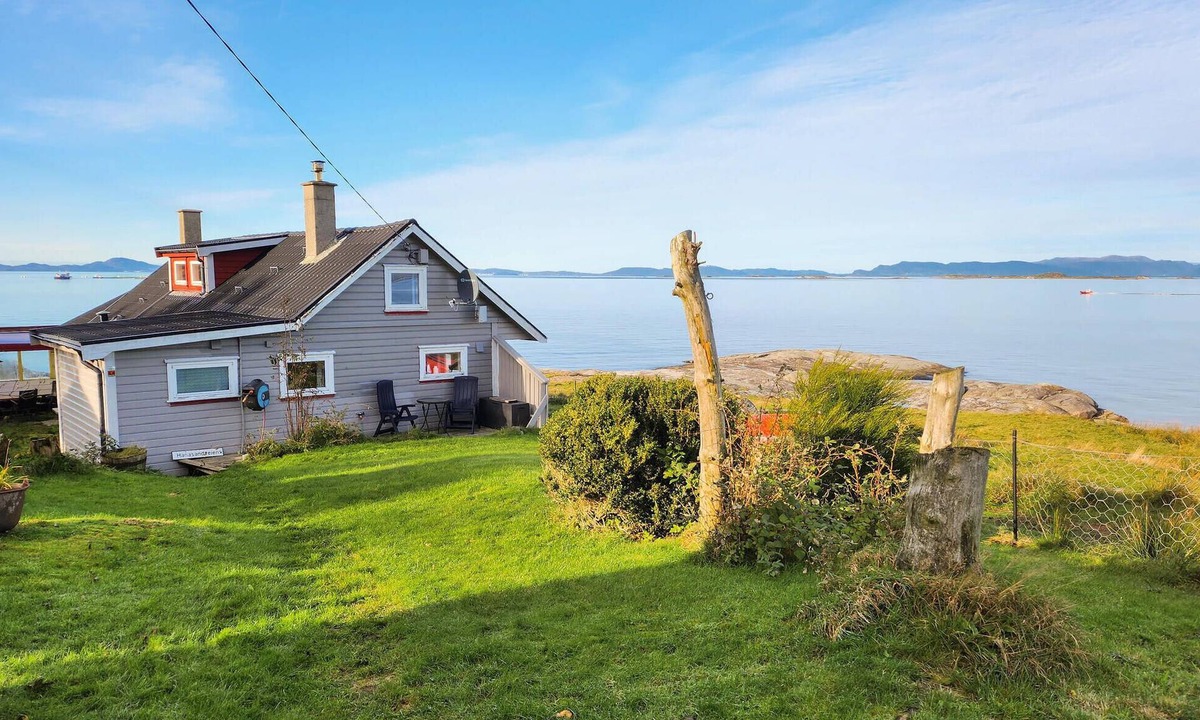 Rennesoy House | Amazing home in Rennesøy with house sea view