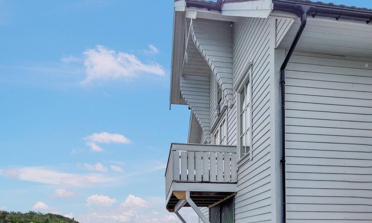 Selbjorn House | Amazing home in Stolmen with WiFi