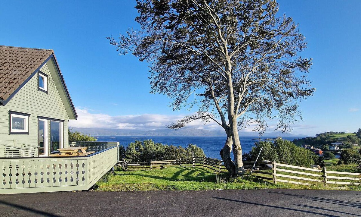 Tansøy House | Amazing home in Tansøy with WiFi