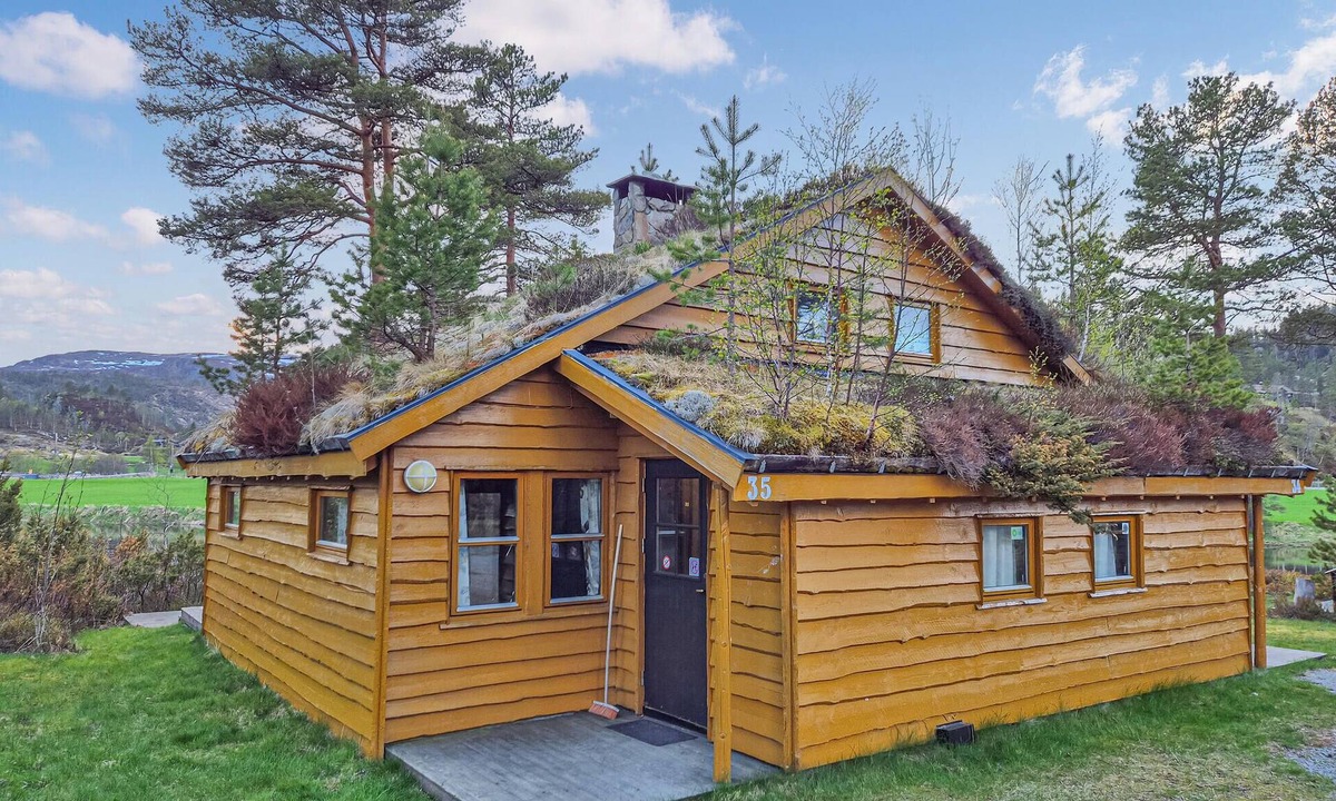 Tjørhom House | Amazing home in Tjørhom with sauna