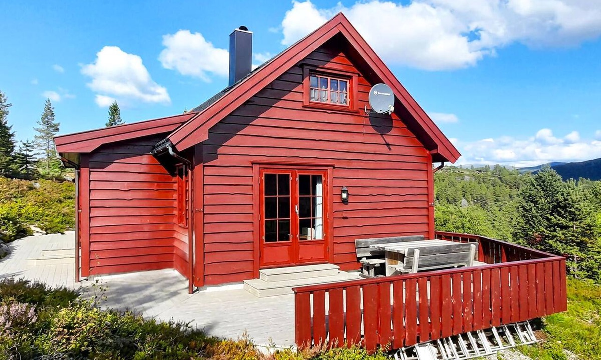 Tjørhom House | Amazing home in Tjørhom with sauna