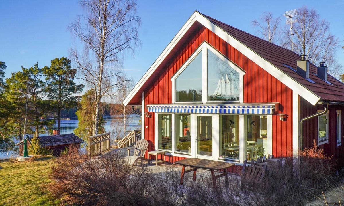 Vato House | Amazing home in Väto with sauna