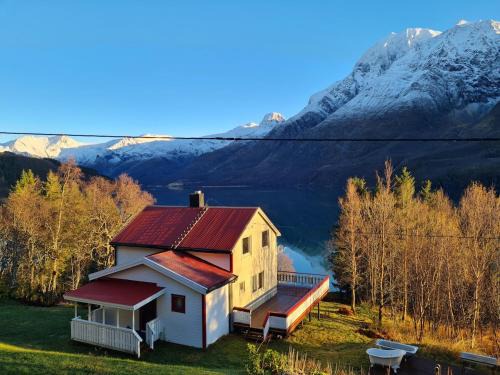 Meloy House | AMO Svartisen Guesthouse